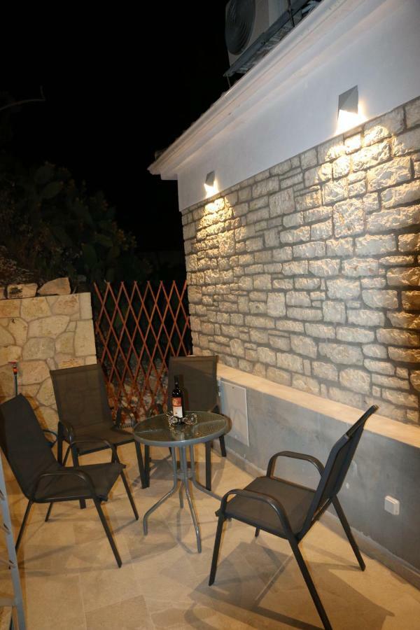 Aknato Villa Vlikhón Exteriör bild